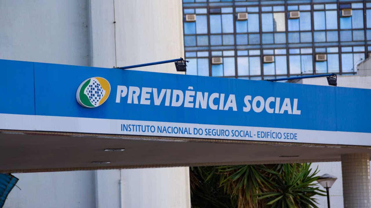 Ministro comemora "redução dos prazos" do INSS; veja detalhes
