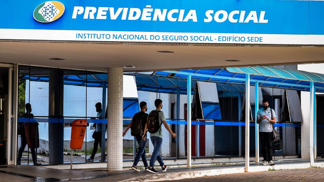 TCU dá 1 ano para que INSS reduza erros em aposentadorias; entenda