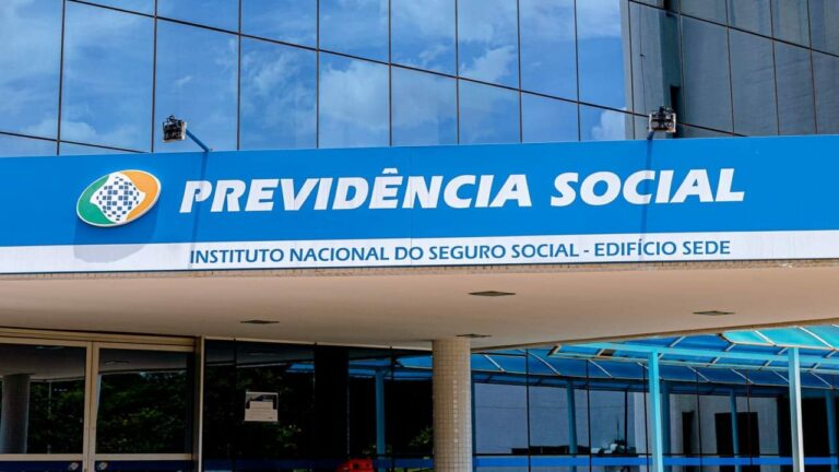 INSS: veja quais aposentados recebem o 13º salário em novembro