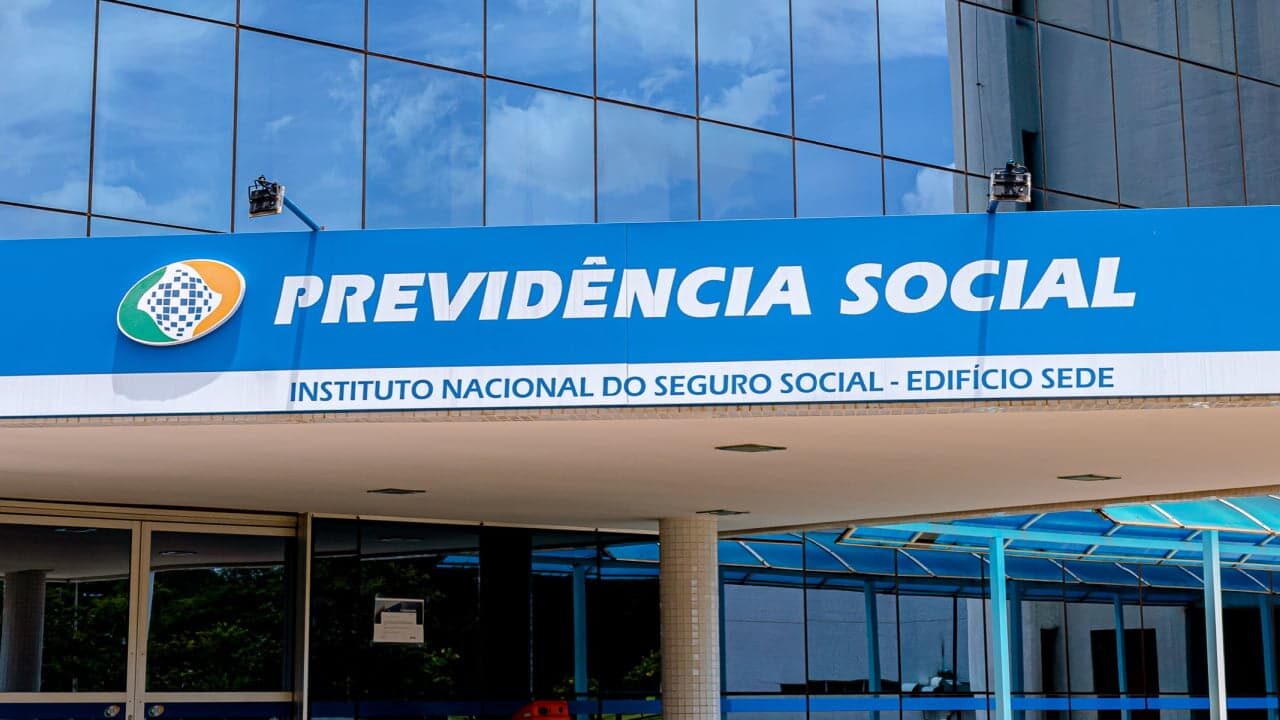INSS: veja quais aposentados recebem o 13º salário em novembro