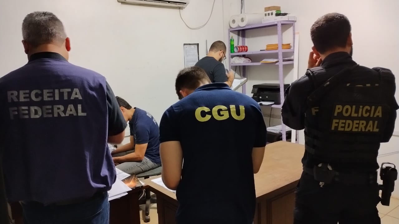 URGENTE: PF deflagra operação contra descontos indevidos, e presidente do INSS é afastado