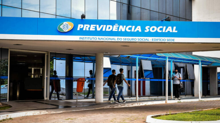 13º antecipado do INSS já foi depositado; confira a sua data de pagamento