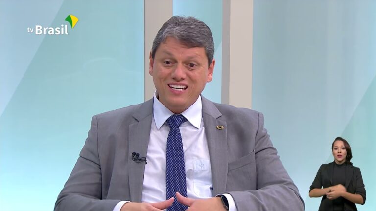 “Bolsa Família de Tarcísio” começa menor do que verba social que ele próprio deixou de usar