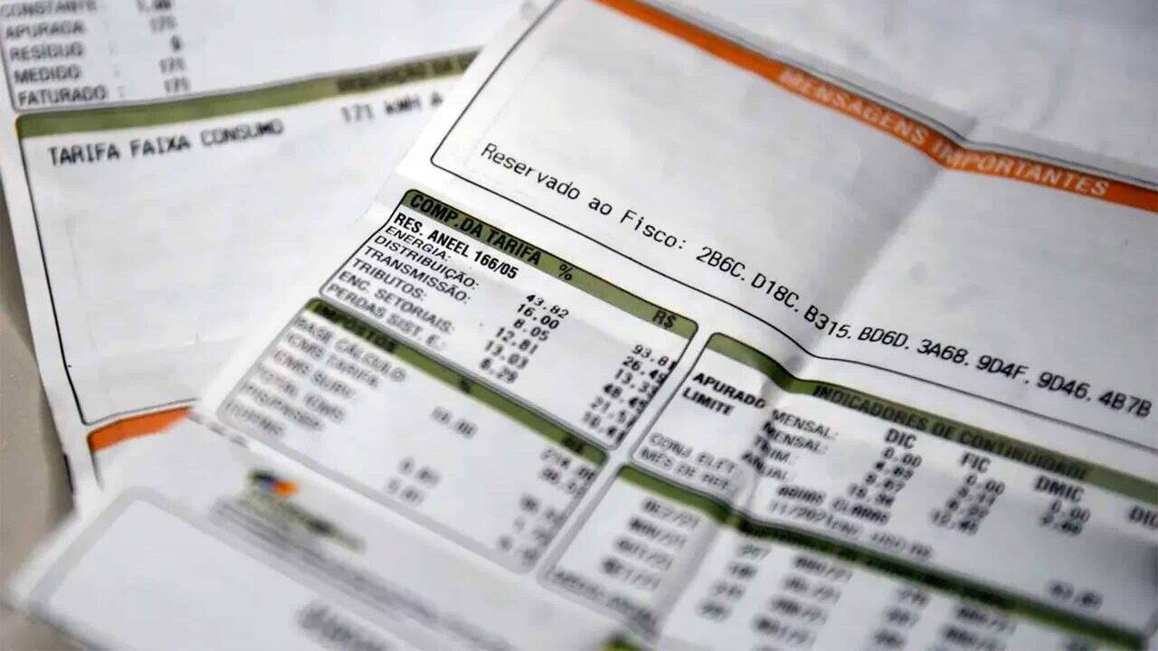 Conta de luz de graça? Nova regra beneficia 169 mil famílias; veja se você está na lista