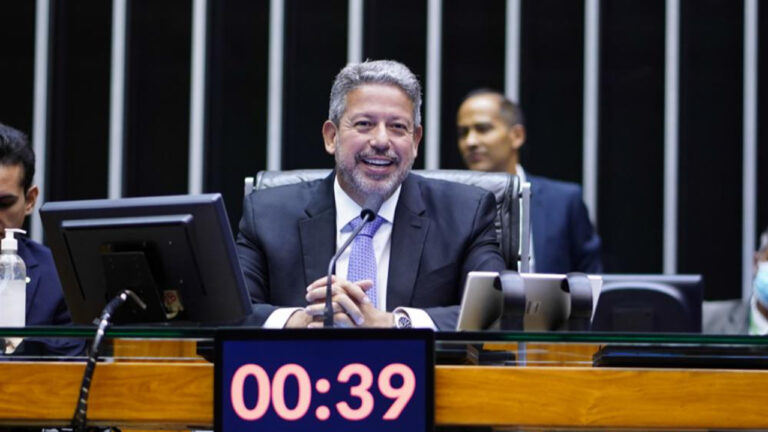 Governo quer cobrar mais dos ricos, mas Câmara pode reduzir nova alíquota do IR