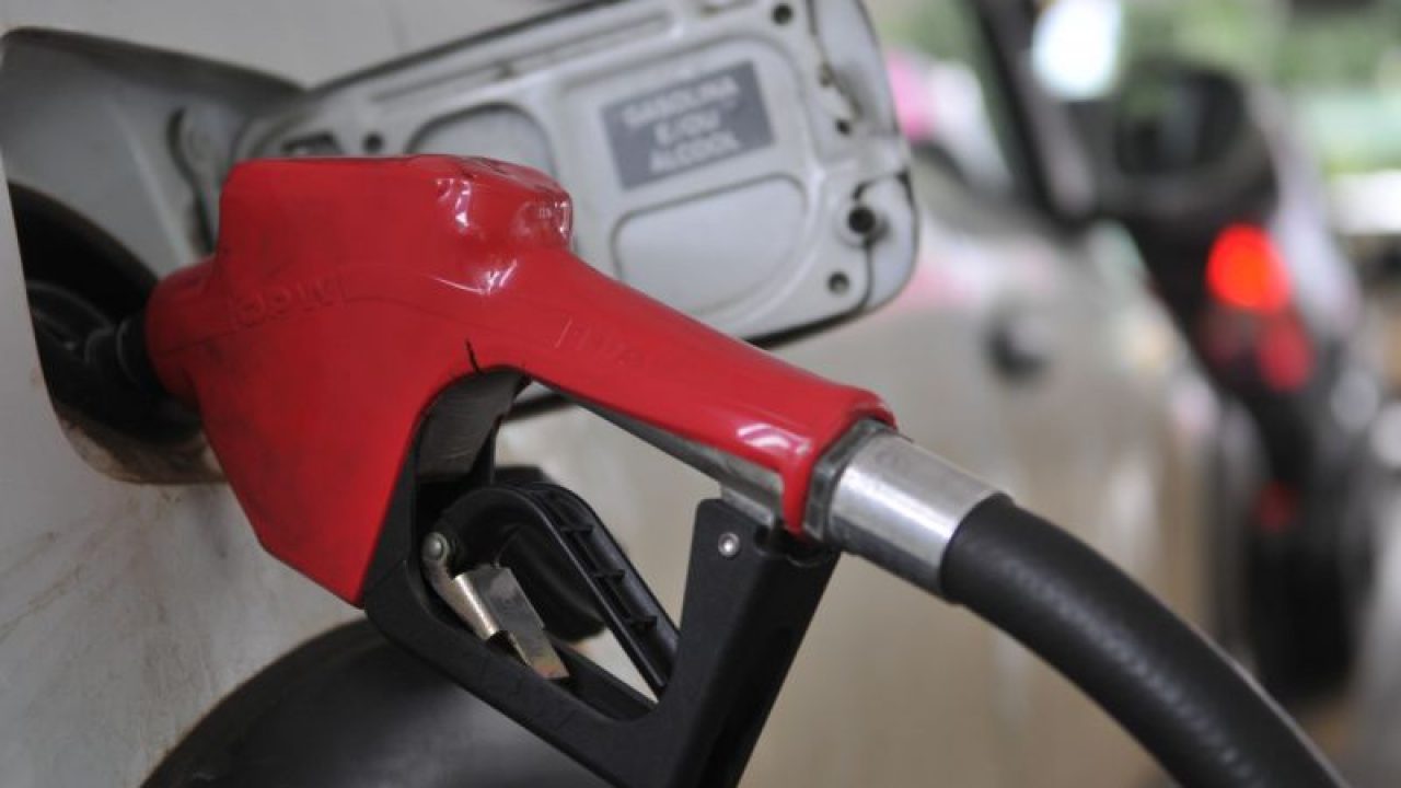 Ministro pressiona Petrobras por nova redução nos combustíveis