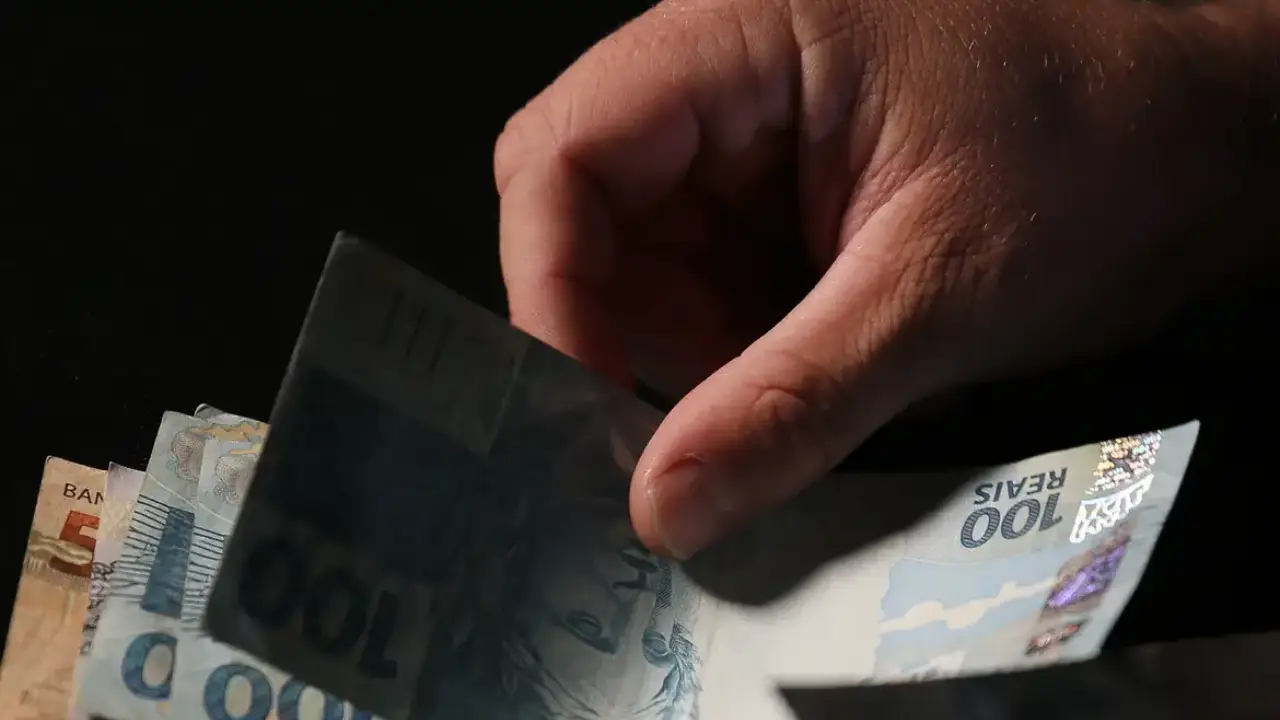 Salário mínimo 2025: saiba qual é o valor e como o reajuste afeta o bolso do trabalhador
