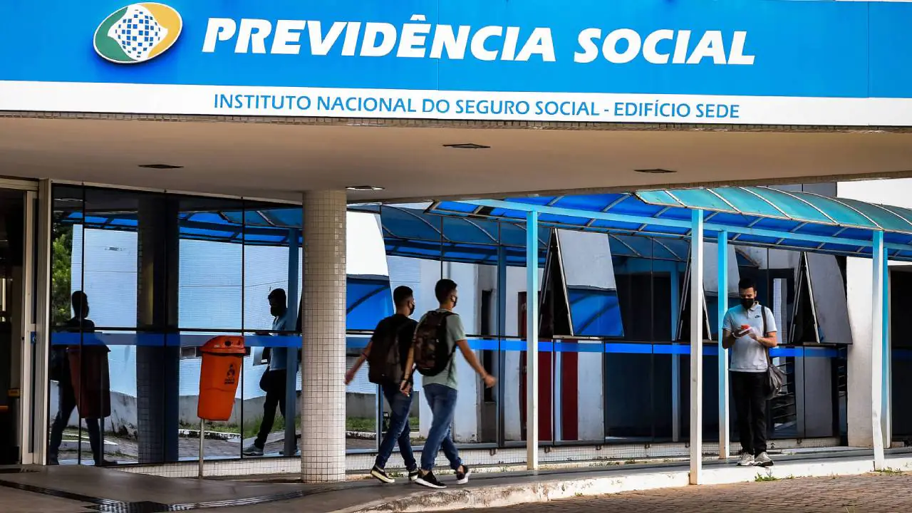 Fraude bilionária no INSS: advogado que ajudou a revelar esquema depõe na CPMI