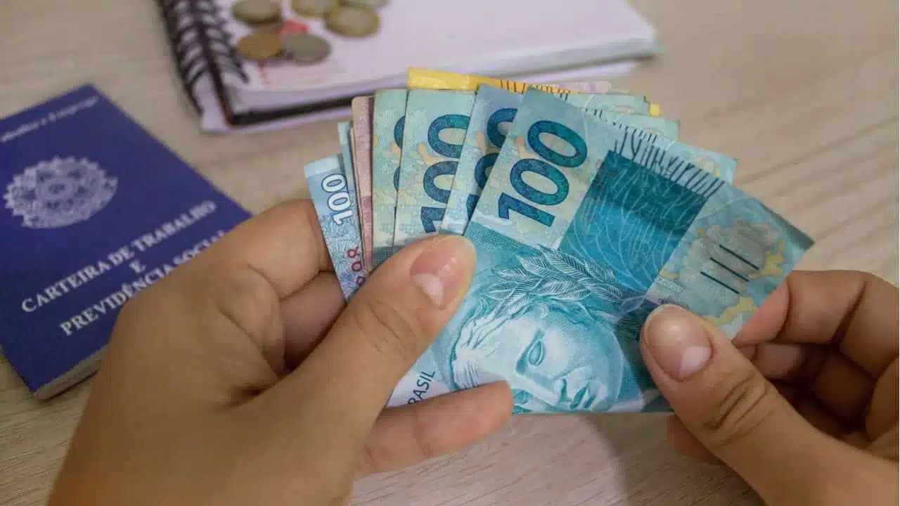 Prefeitura confirma pagamento antecipado do 13º salário