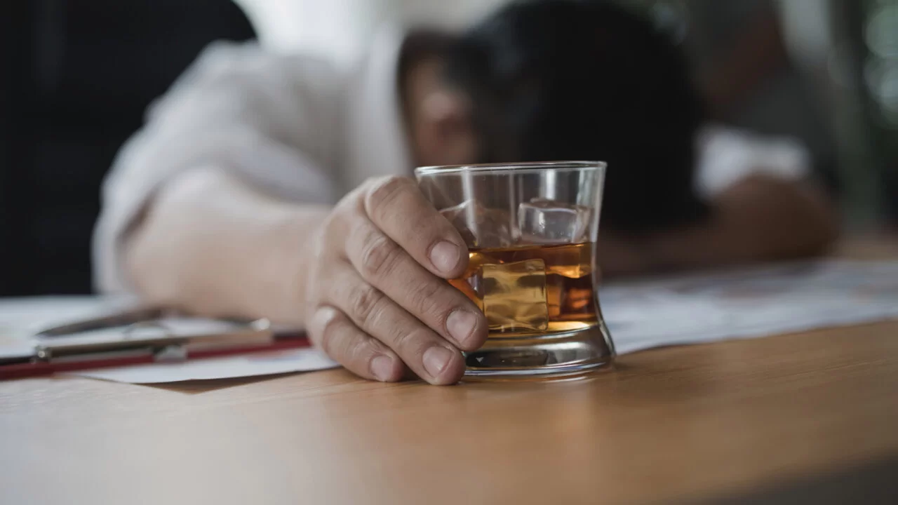 INSS desmente boato sobre “novo benefício” para alcoólatras: entenda o que é verdade
