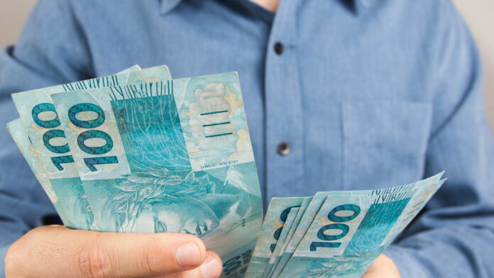 Black Friday antecipada pode levar seu 13º salário pelo ralo; veja os sinais de alerta Black Friday antecipada pode levar seu 13º salário pelo ralo; veja os sinais de alerta