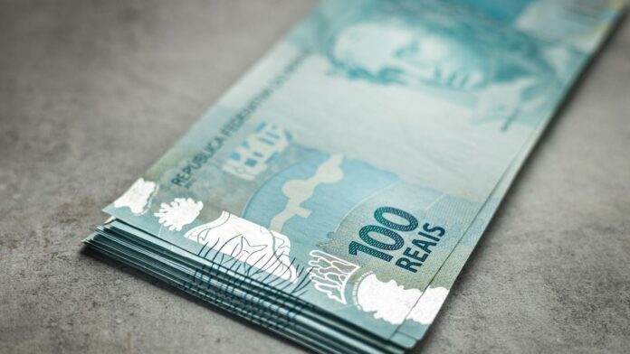 Reajuste do salário mínimo em 2026 afeta FGTS; entenda como