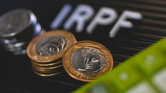 Quem tem dois salários menores que R$ 5 mil paga Imposto de Renda?